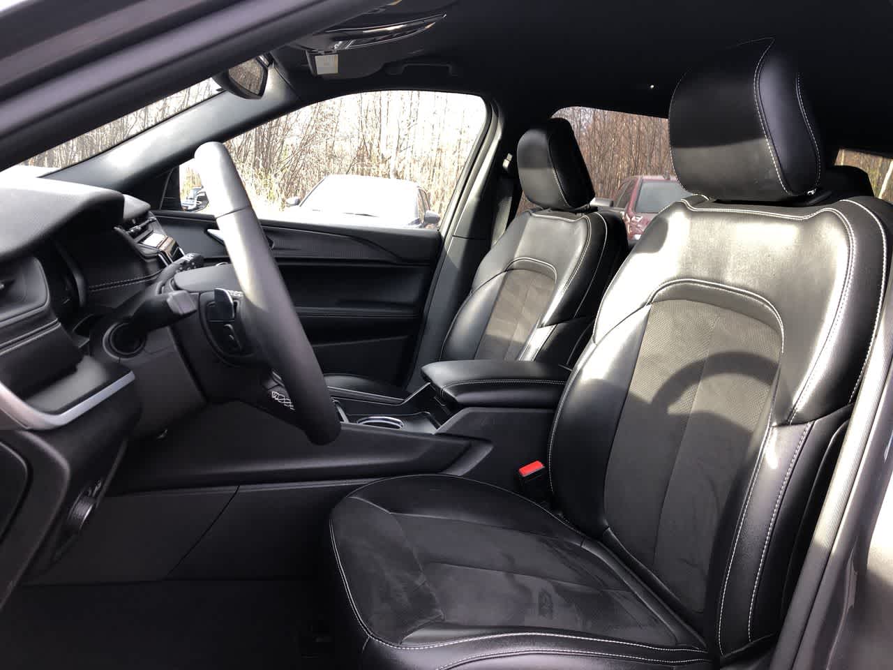 Thumbnail: 2024 Jeep Grand Cherokee L - 23