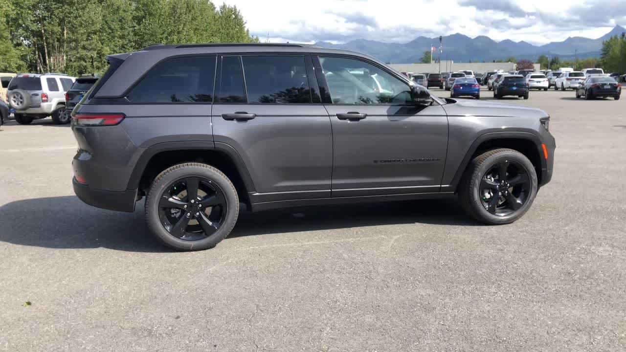 Thumbnail: 2025 Jeep Grand Cherokee - 15