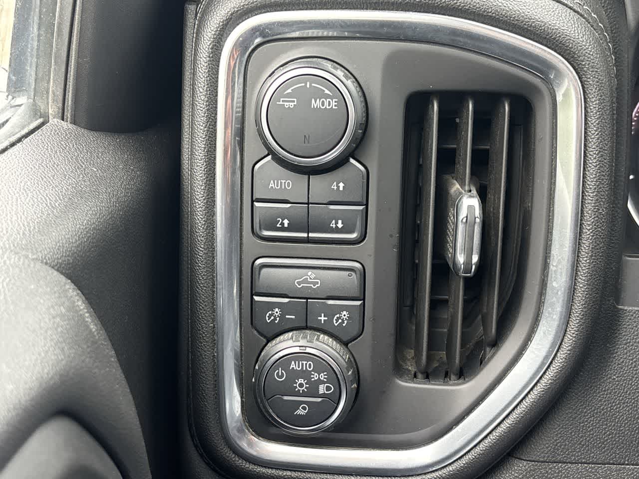 Thumbnail: 2020 Chevrolet Silverado 1500 - 27