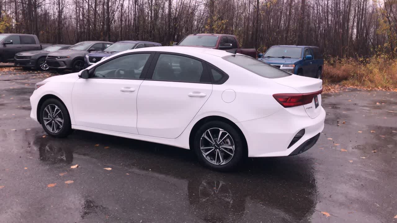 Thumbnail: 2024 Kia Forte - 9