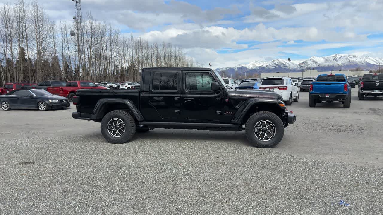 Thumbnail: 2026 Jeep Gladiator - 17