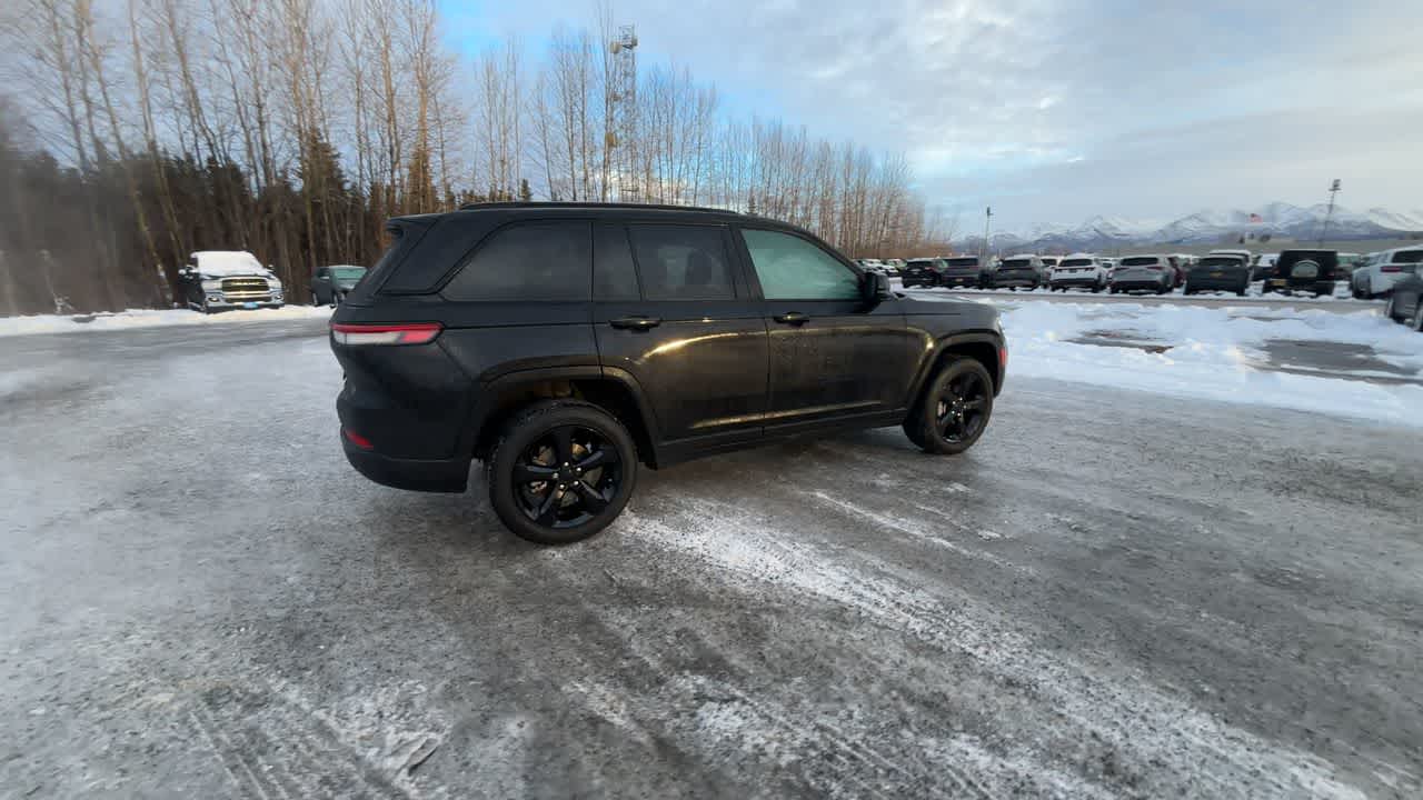 Thumbnail: 2024 Jeep Grand Cherokee - 15