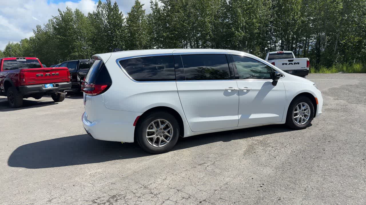 Thumbnail: 2025 Chrysler Pacifica - 15