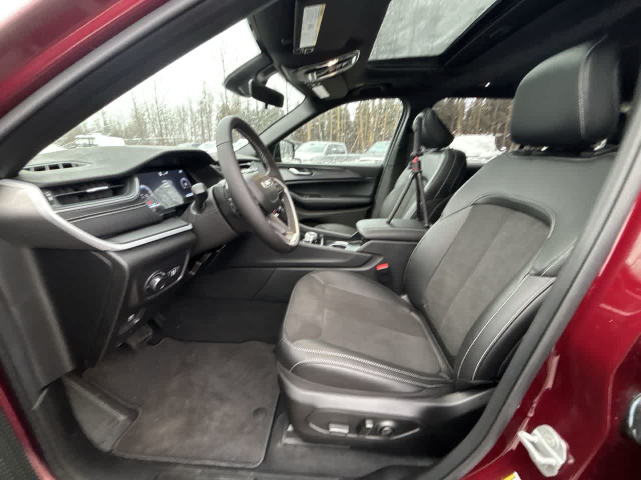 Thumbnail: 2025 Jeep Grand Cherokee - 22