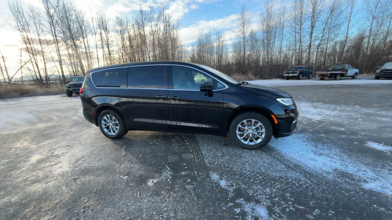 Thumbnail: 2026 Chrysler Pacifica - 17