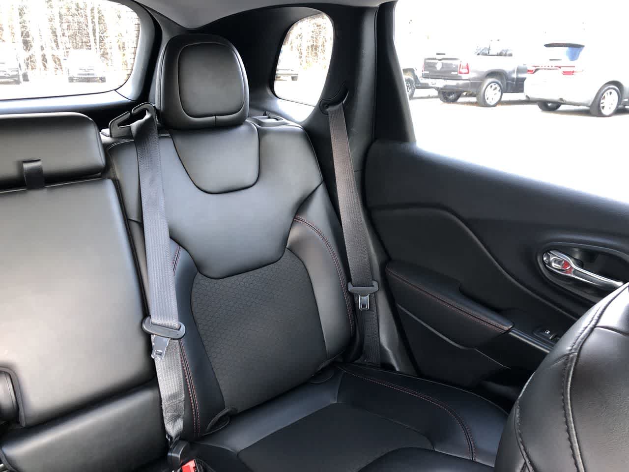 Thumbnail: 2022 Jeep Cherokee - 23