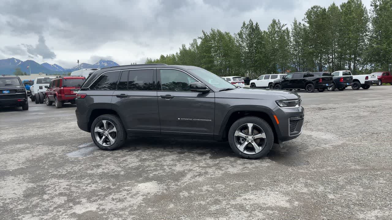 Thumbnail: 2026 Jeep Grand Cherokee - 17