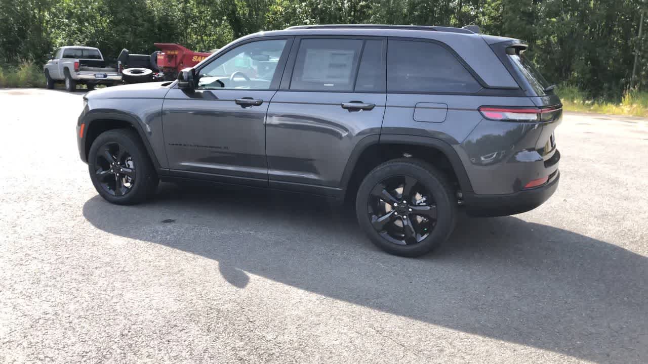 Thumbnail: 2025 Jeep Grand Cherokee - 9