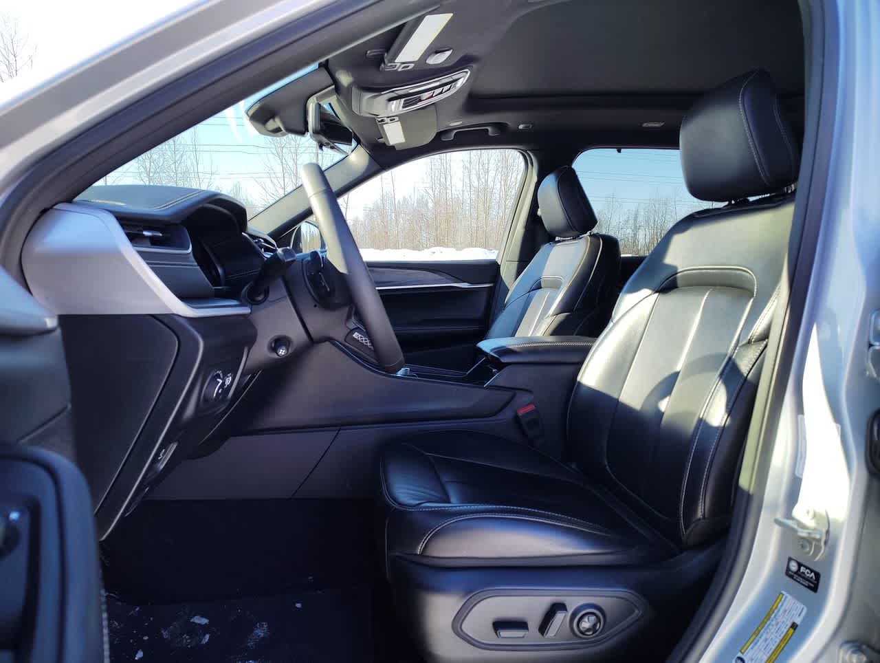 Thumbnail: 2024 Jeep Grand Cherokee L - 15