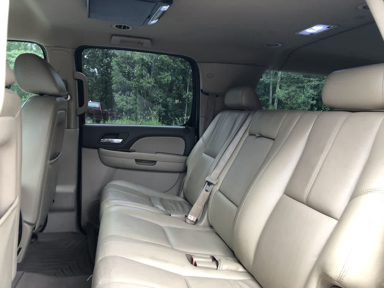 Thumbnail: 2010 Chevrolet Suburban - 22