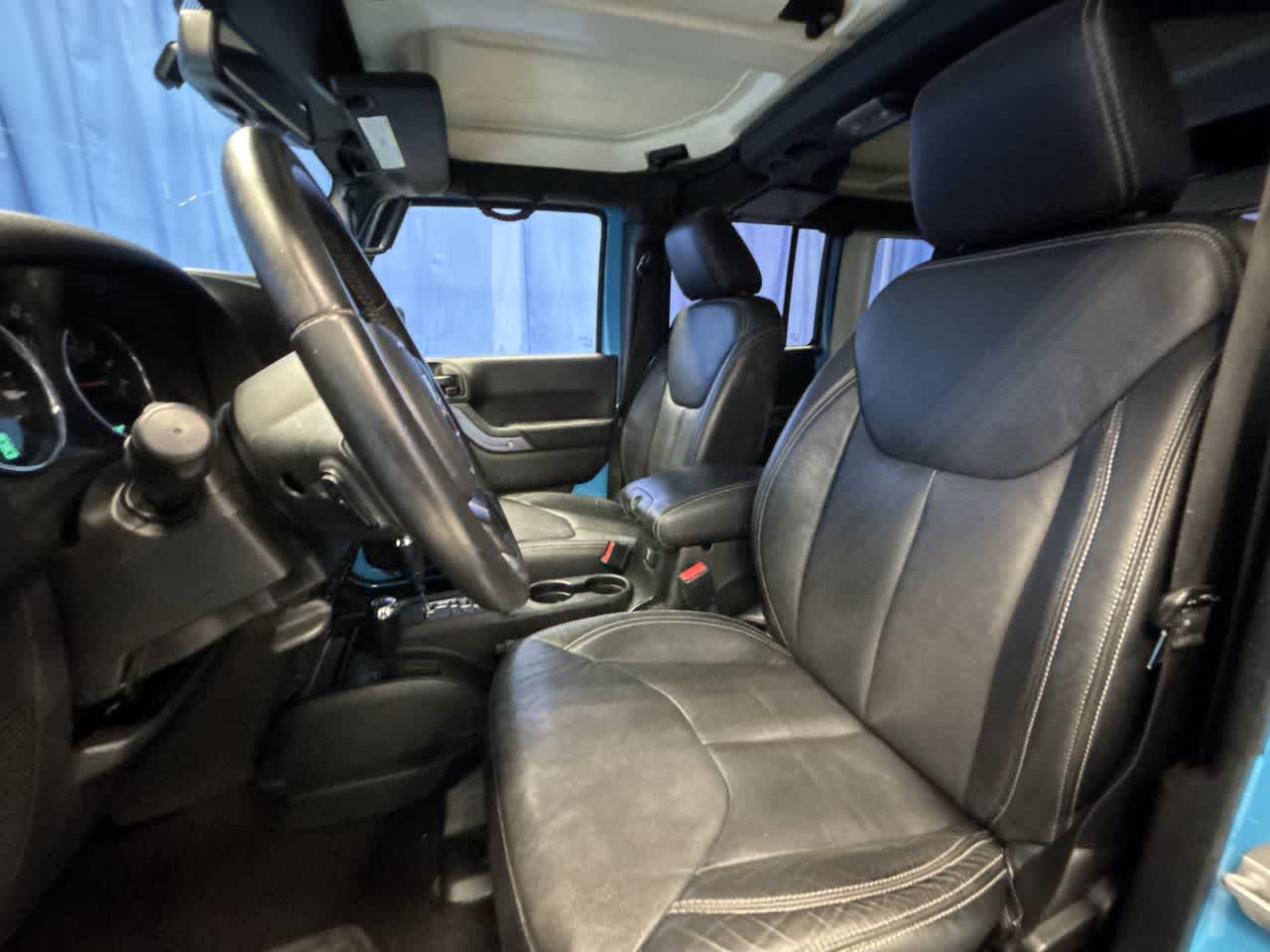 Thumbnail: 2017 Jeep Wrangler - 14