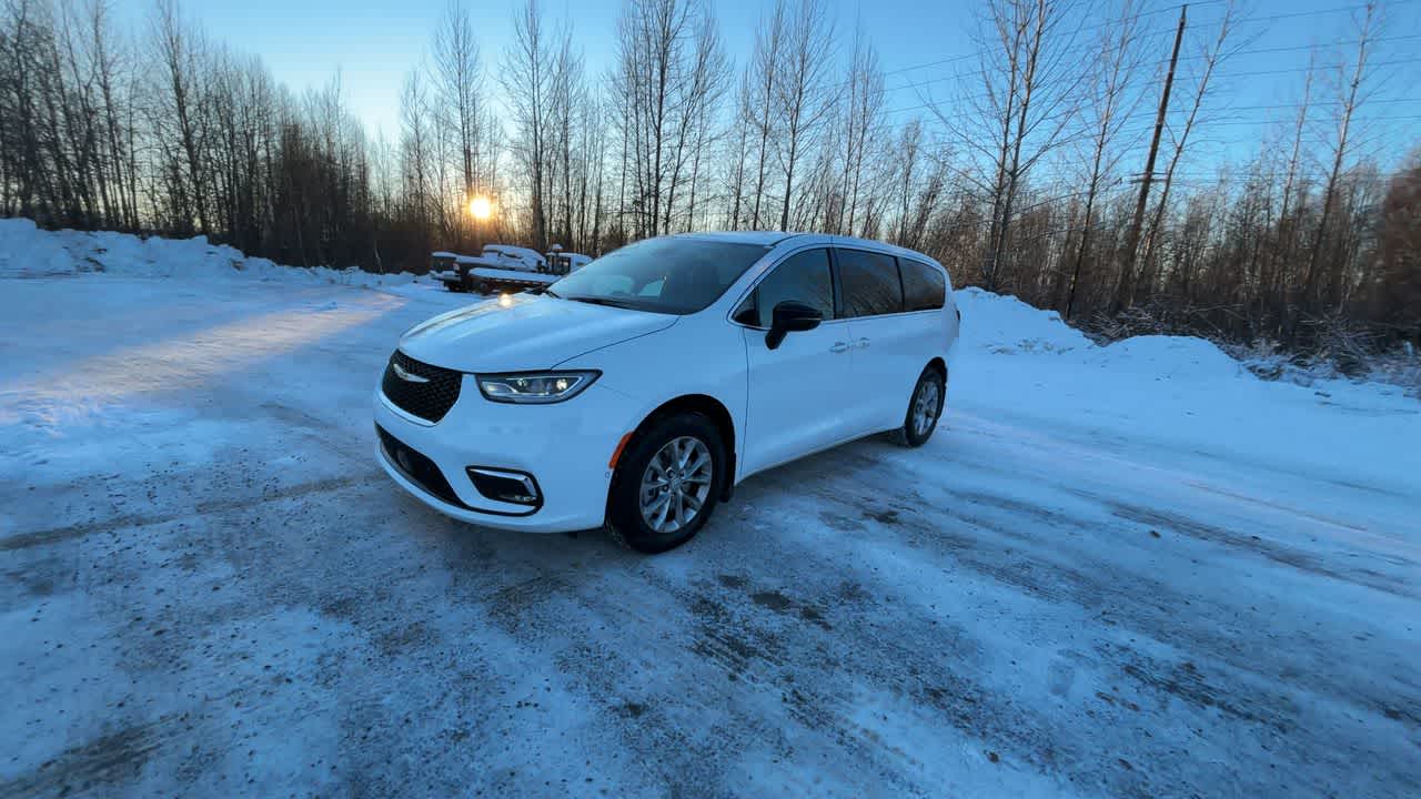 Thumbnail: 2026 Chrysler Pacifica - 6