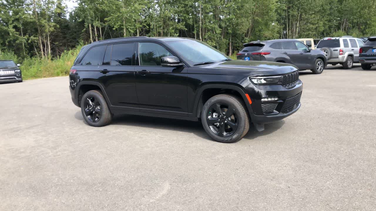 Thumbnail: 2025 Jeep Grand Cherokee - 17