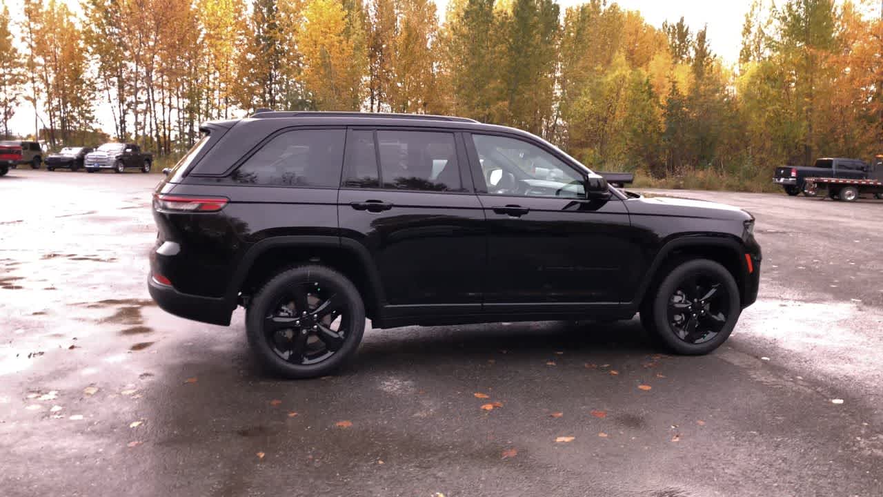 Thumbnail: 2025 Jeep Grand Cherokee - 16