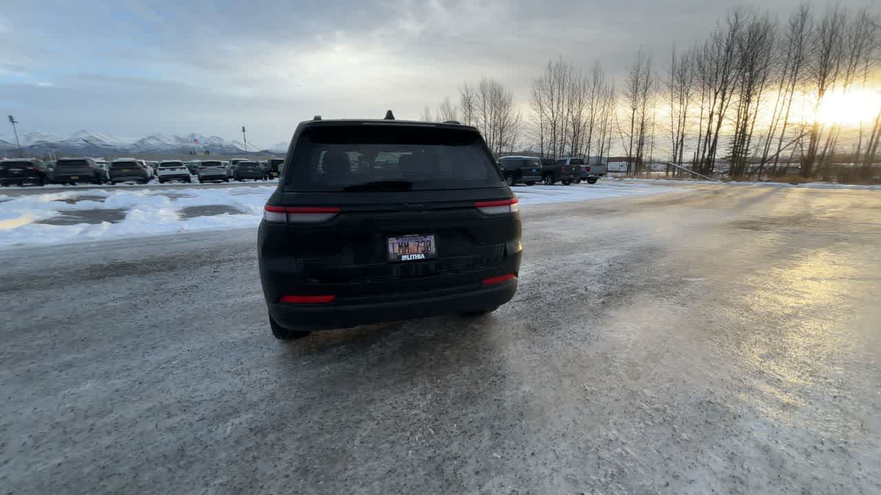 Thumbnail: 2024 Jeep Grand Cherokee - 12