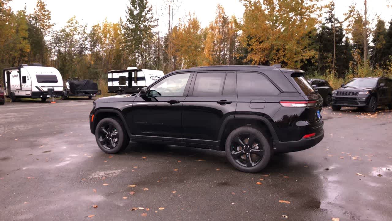 Thumbnail: 2025 Jeep Grand Cherokee - 10