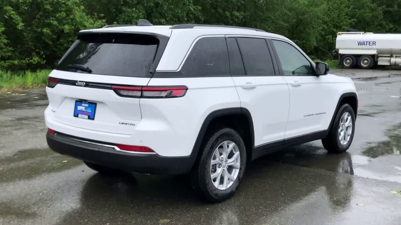 Thumbnail: 2023 Jeep Grand Cherokee - 14