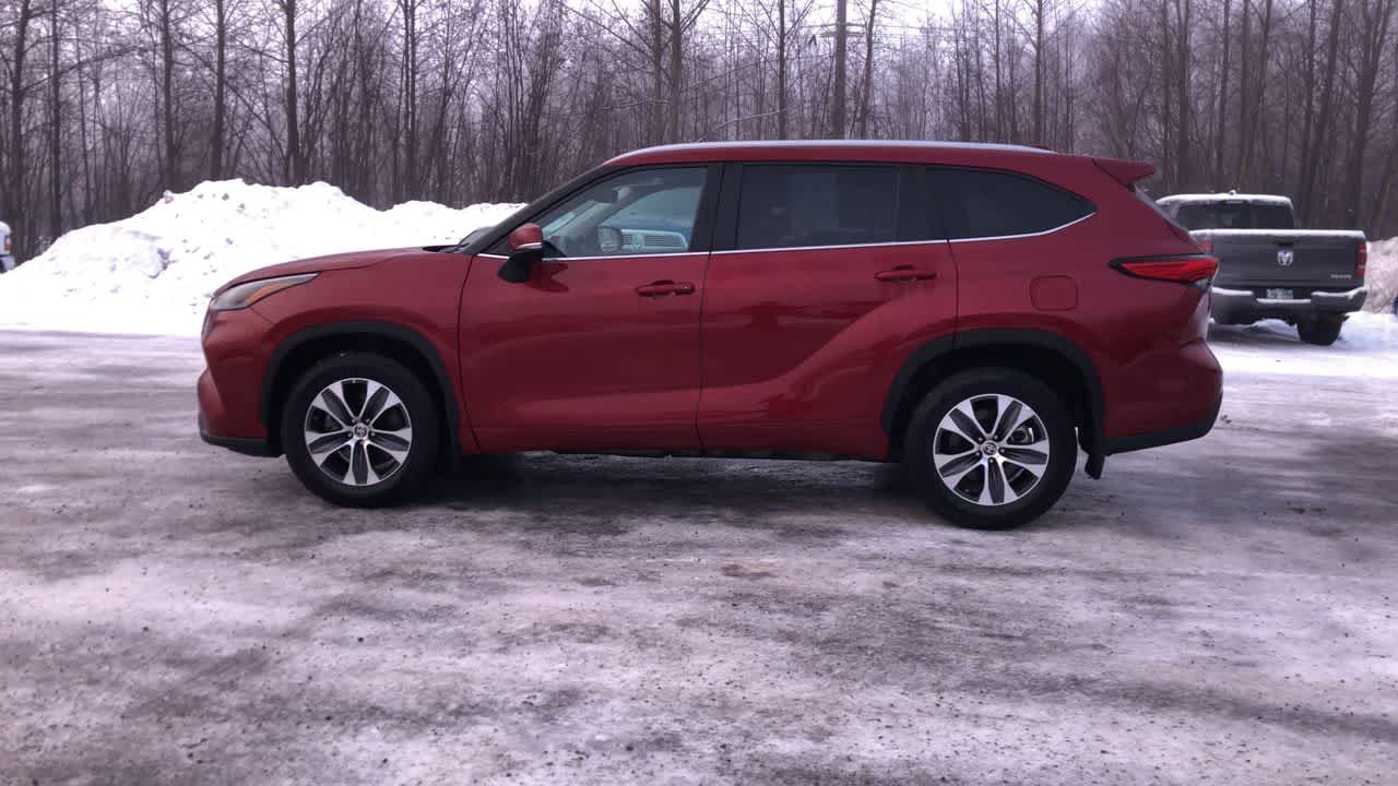 Thumbnail: 2023 Toyota Highlander - 8