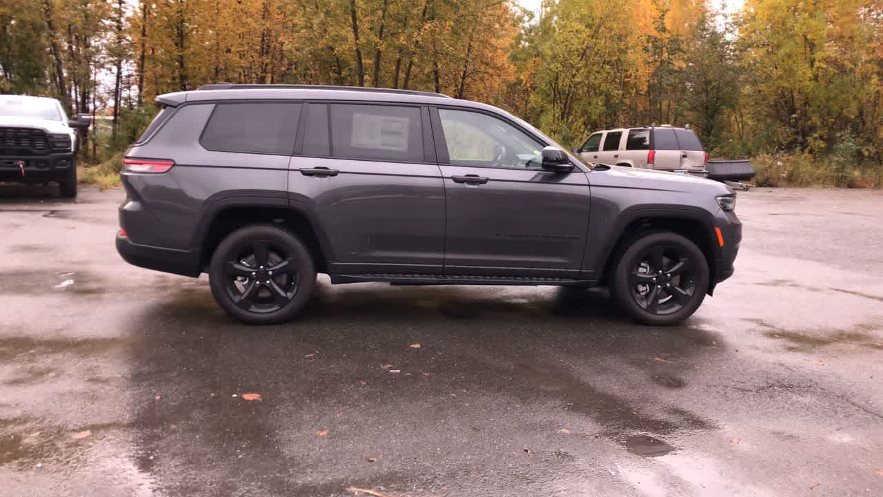 Thumbnail: 2025 Jeep Grand Cherokee - 16