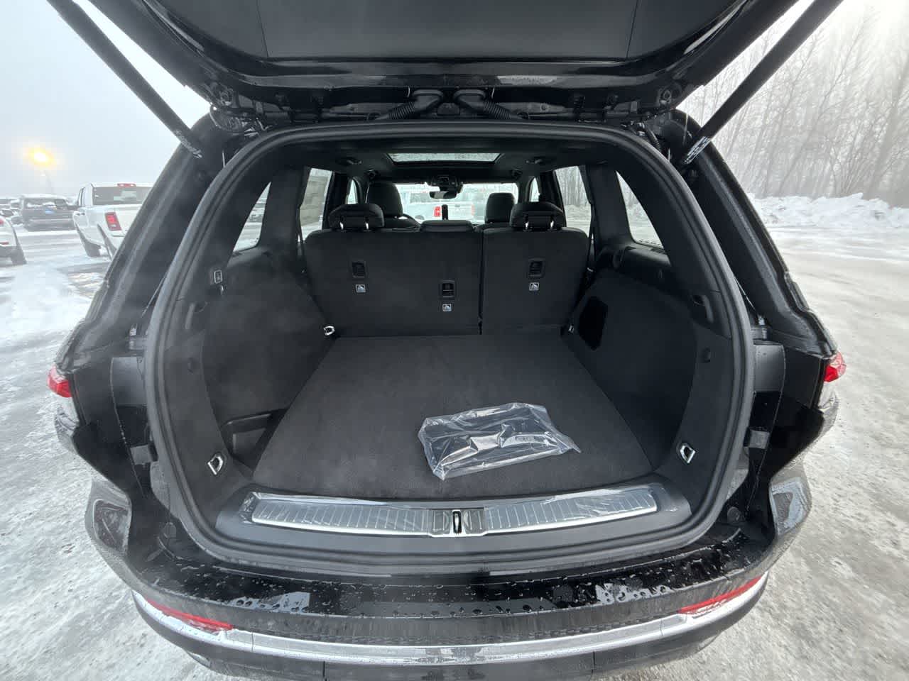 Thumbnail: 2025 Jeep Grand Cherokee - 20