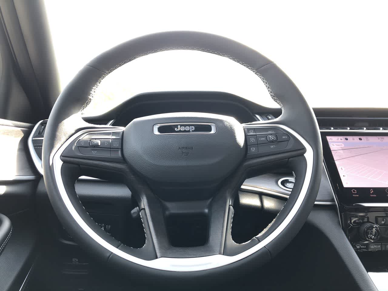 Thumbnail: 2025 Jeep Grand Cherokee - 25