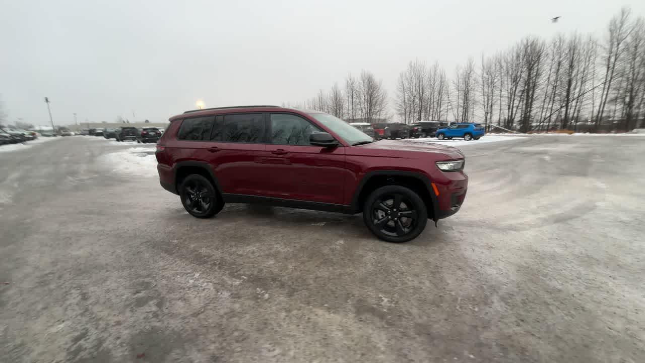 Thumbnail: 2025 Jeep Grand Cherokee - 17