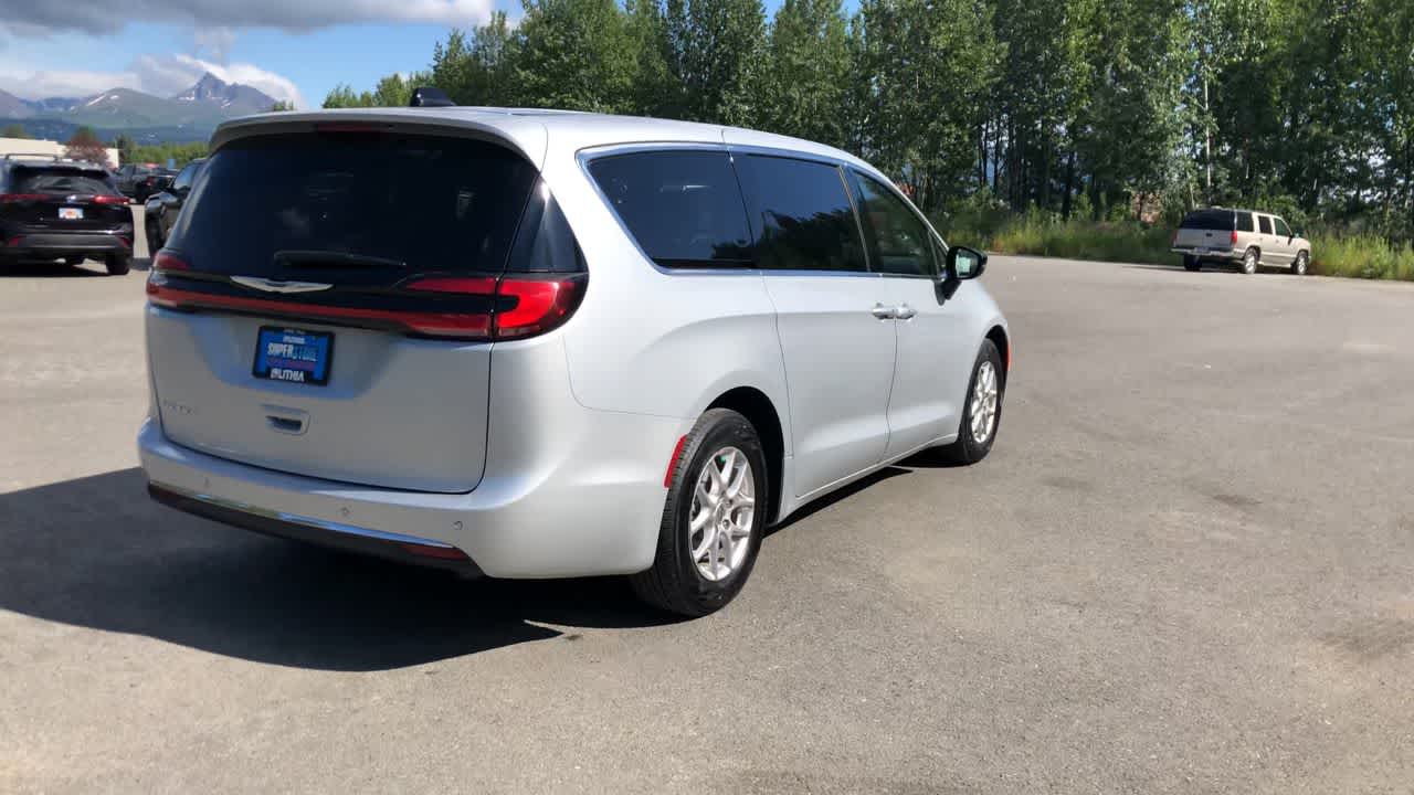 Thumbnail: 2024 Chrysler Pacifica - 13