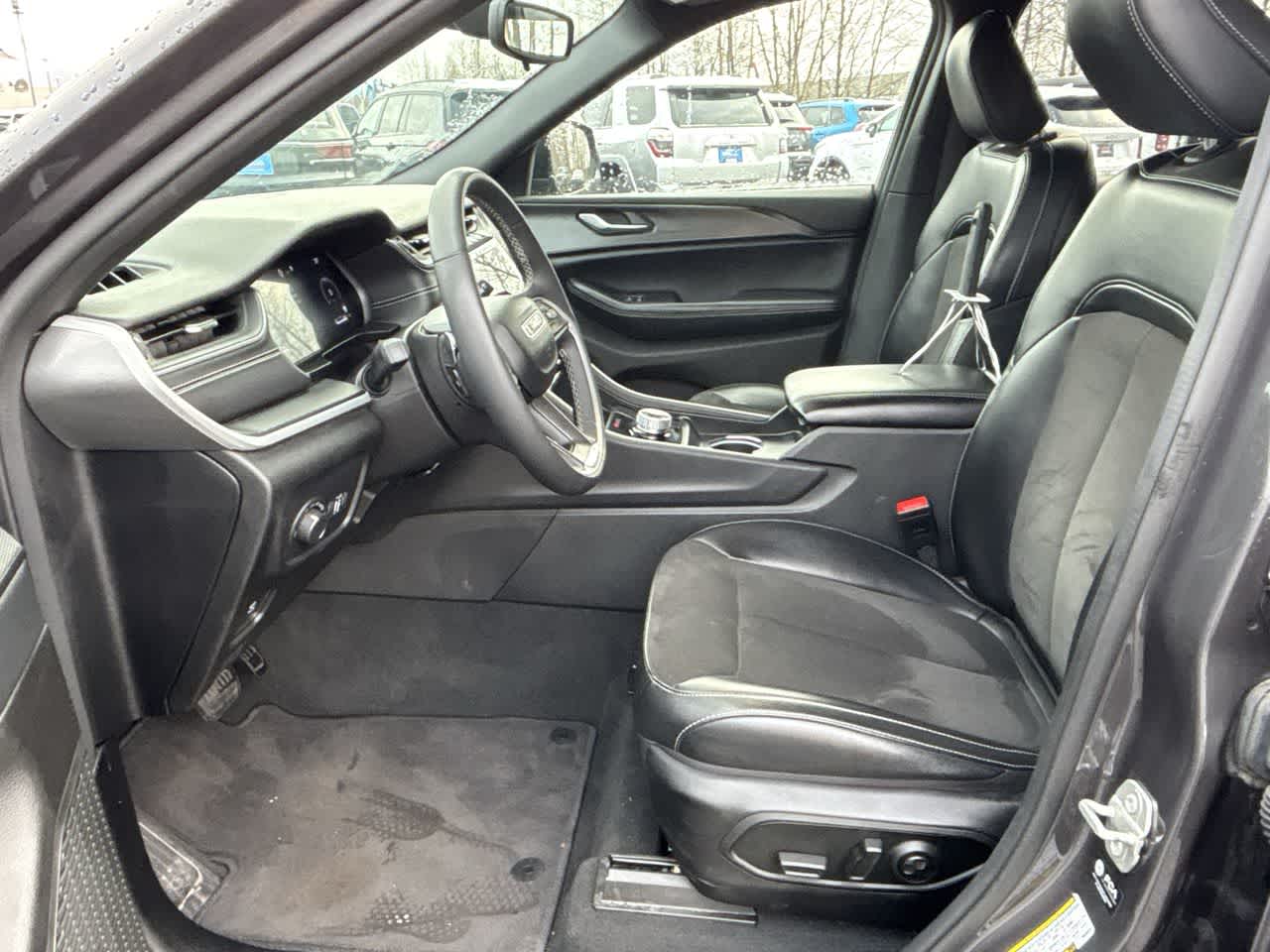 Thumbnail: 2024 Jeep Grand Cherokee L - 22