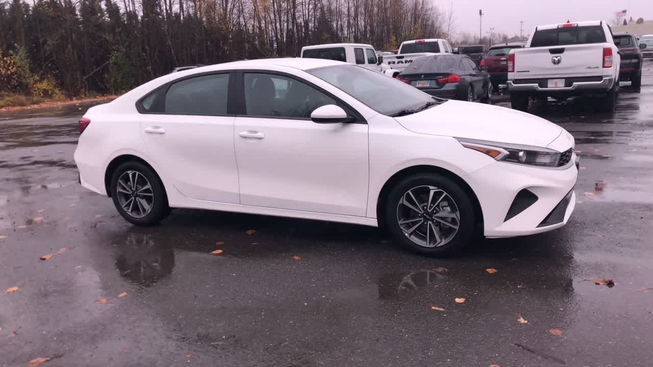 Thumbnail: 2024 Kia Forte - 17