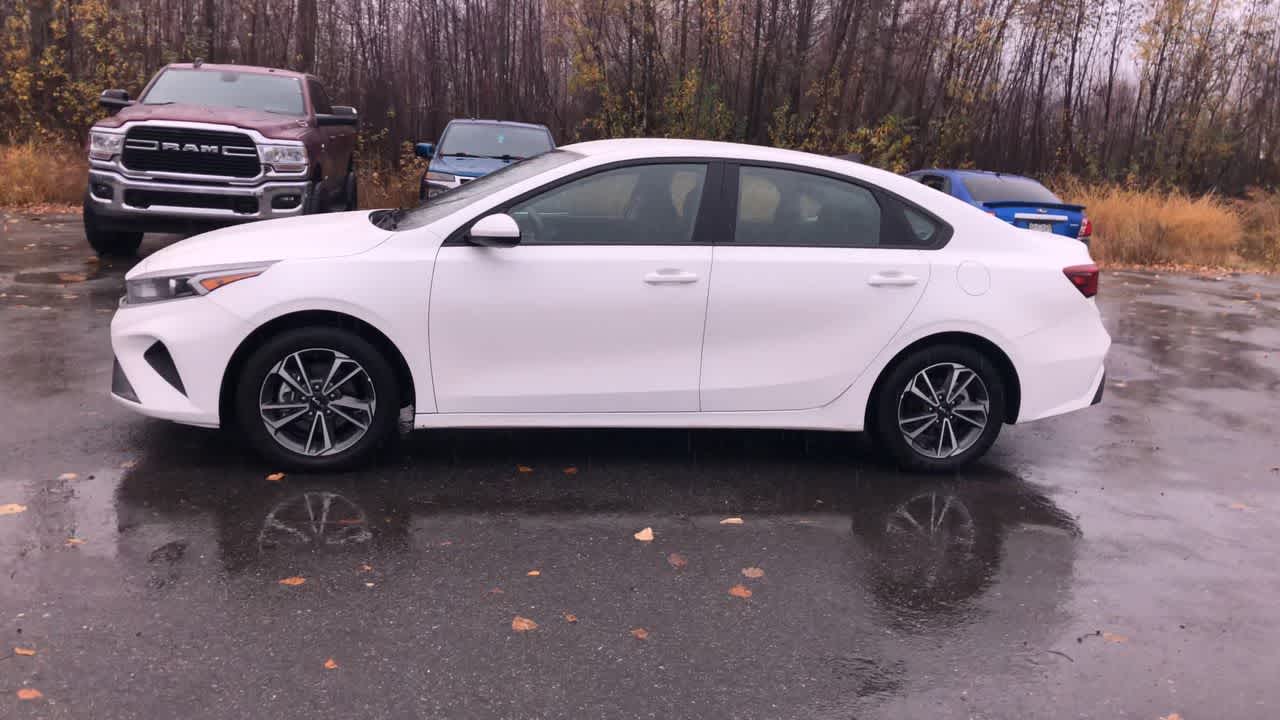 Thumbnail: 2024 Kia Forte - 7