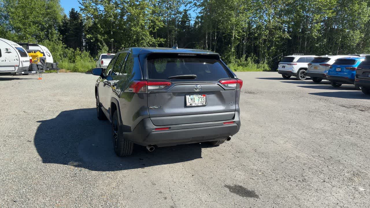 Thumbnail: 2022 Toyota RAV4 - 11