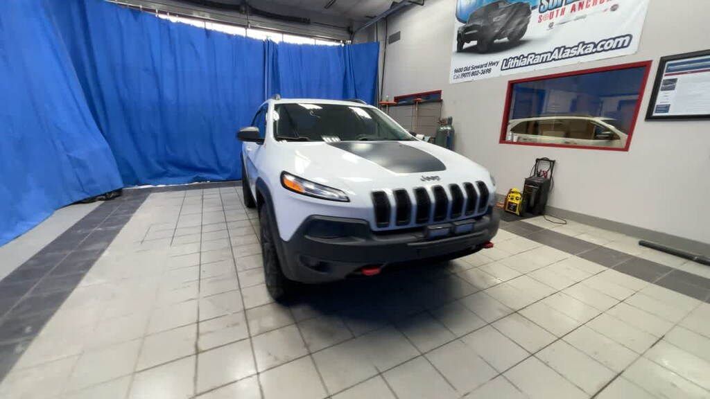 Used 2017 Jeep Cherokee Trailhawk SUV