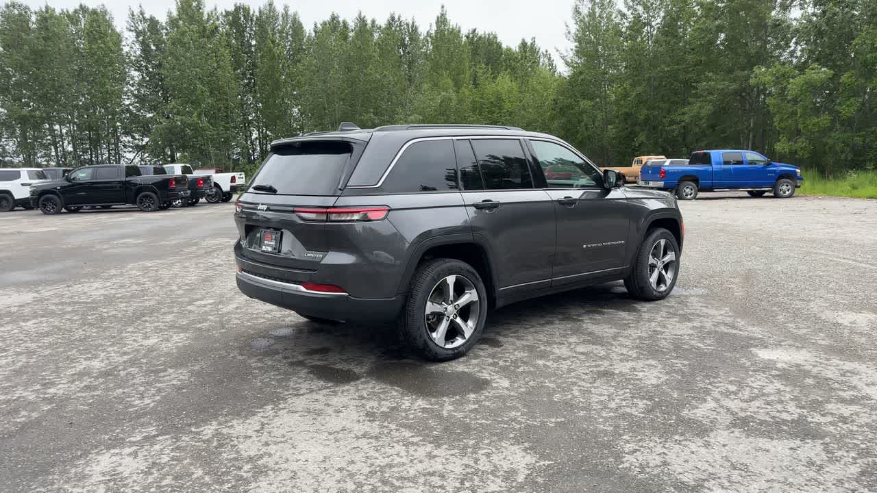 Thumbnail: 2026 Jeep Grand Cherokee - 14