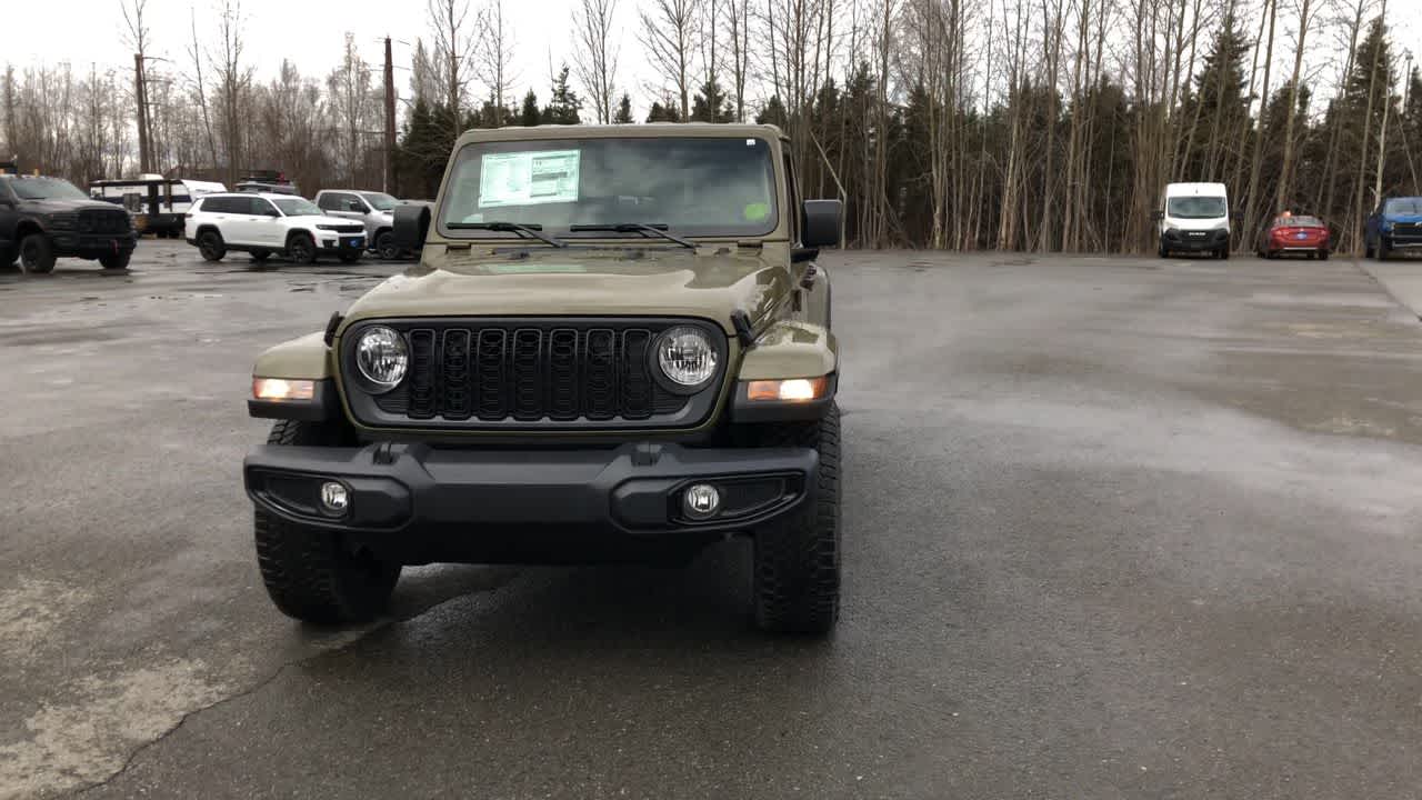 Thumbnail: 2025 Jeep Gladiator - 4