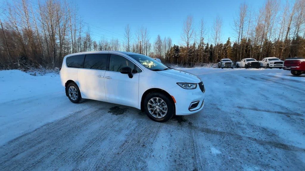 New 2026 Chrysler Pacifica SELECT AWD Passenger Van