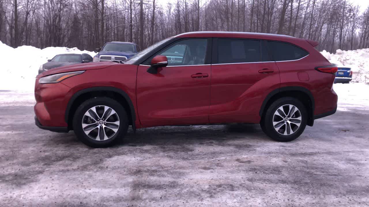 Thumbnail: 2023 Toyota Highlander - 7