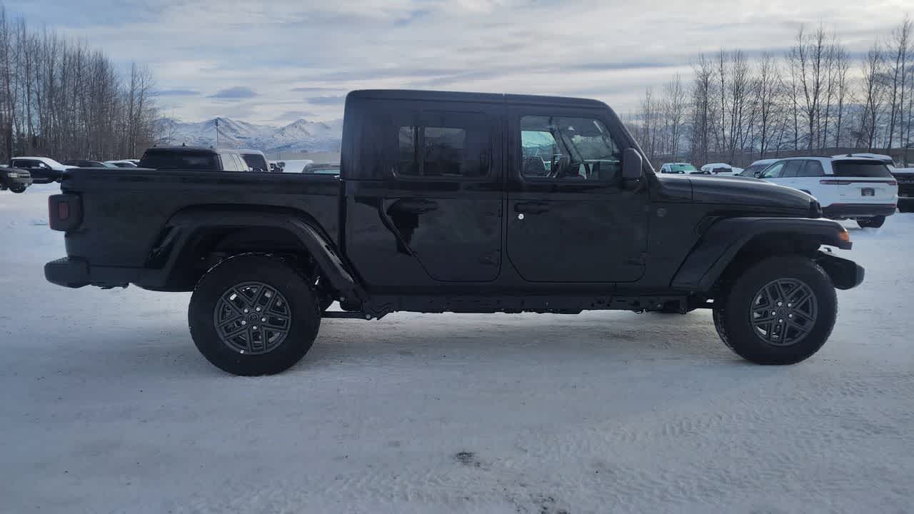 Thumbnail: 2026 Jeep Gladiator - 14