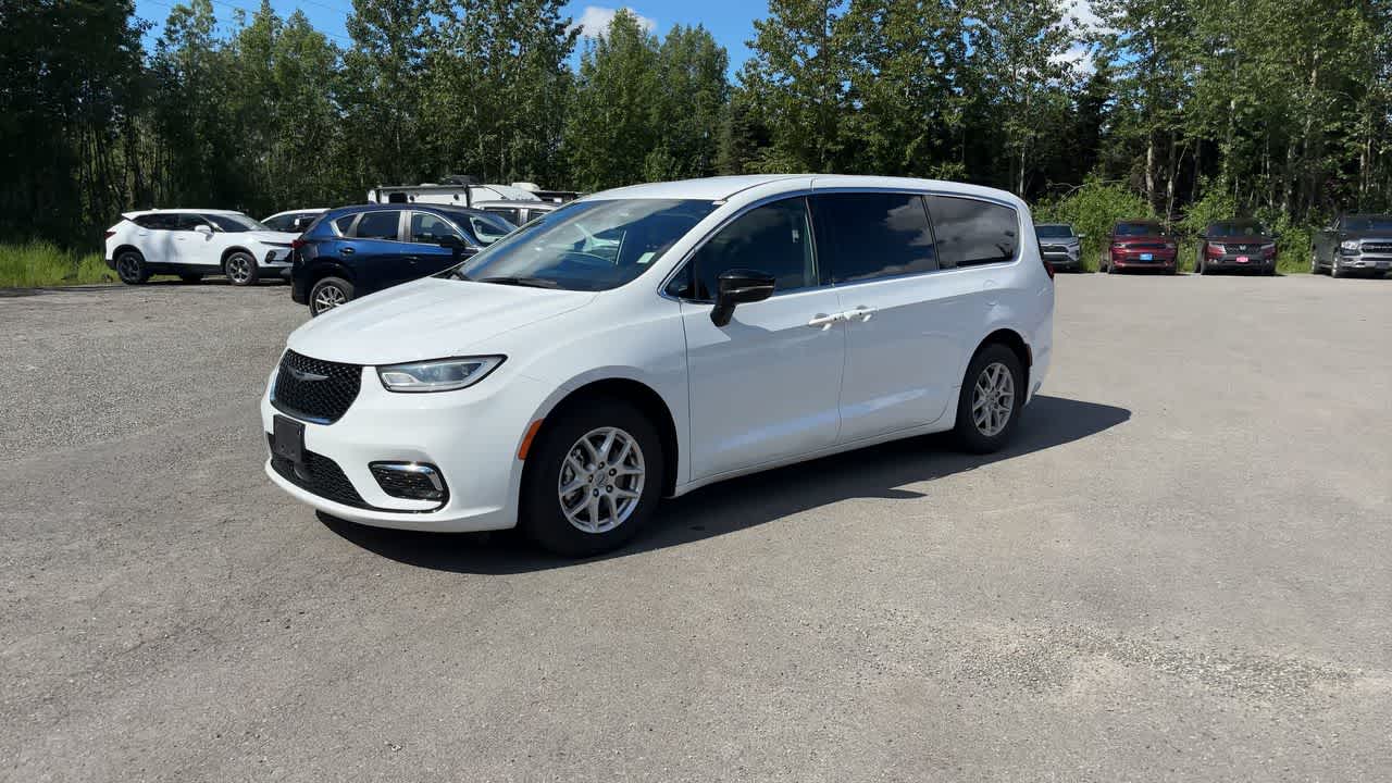 Thumbnail: 2025 Chrysler Pacifica - 6