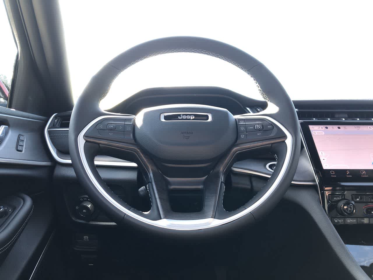 Thumbnail: 2025 Jeep Grand Cherokee - 25