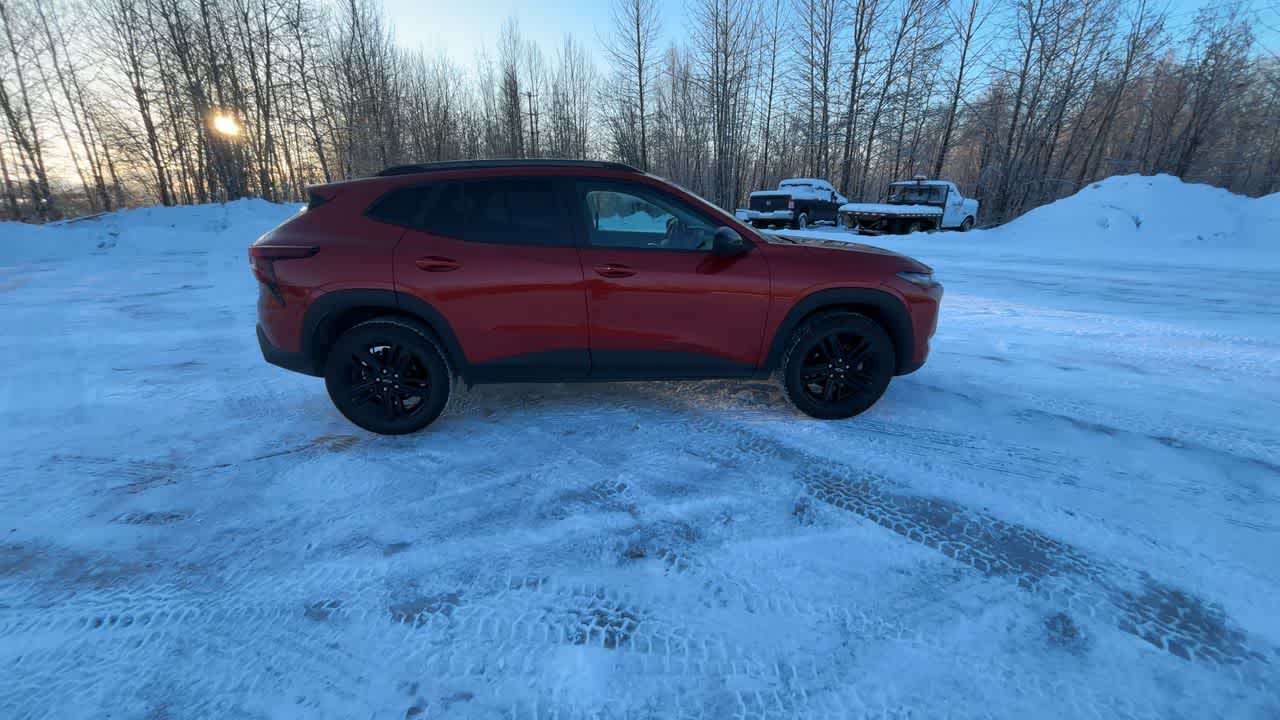 Thumbnail: 2024 Chevrolet Trax - 16