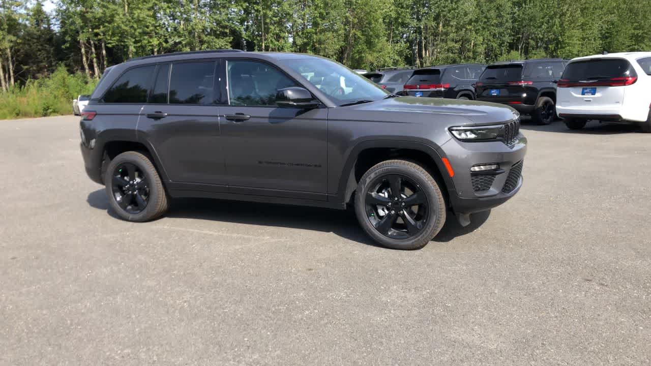 Thumbnail: 2025 Jeep Grand Cherokee - 17