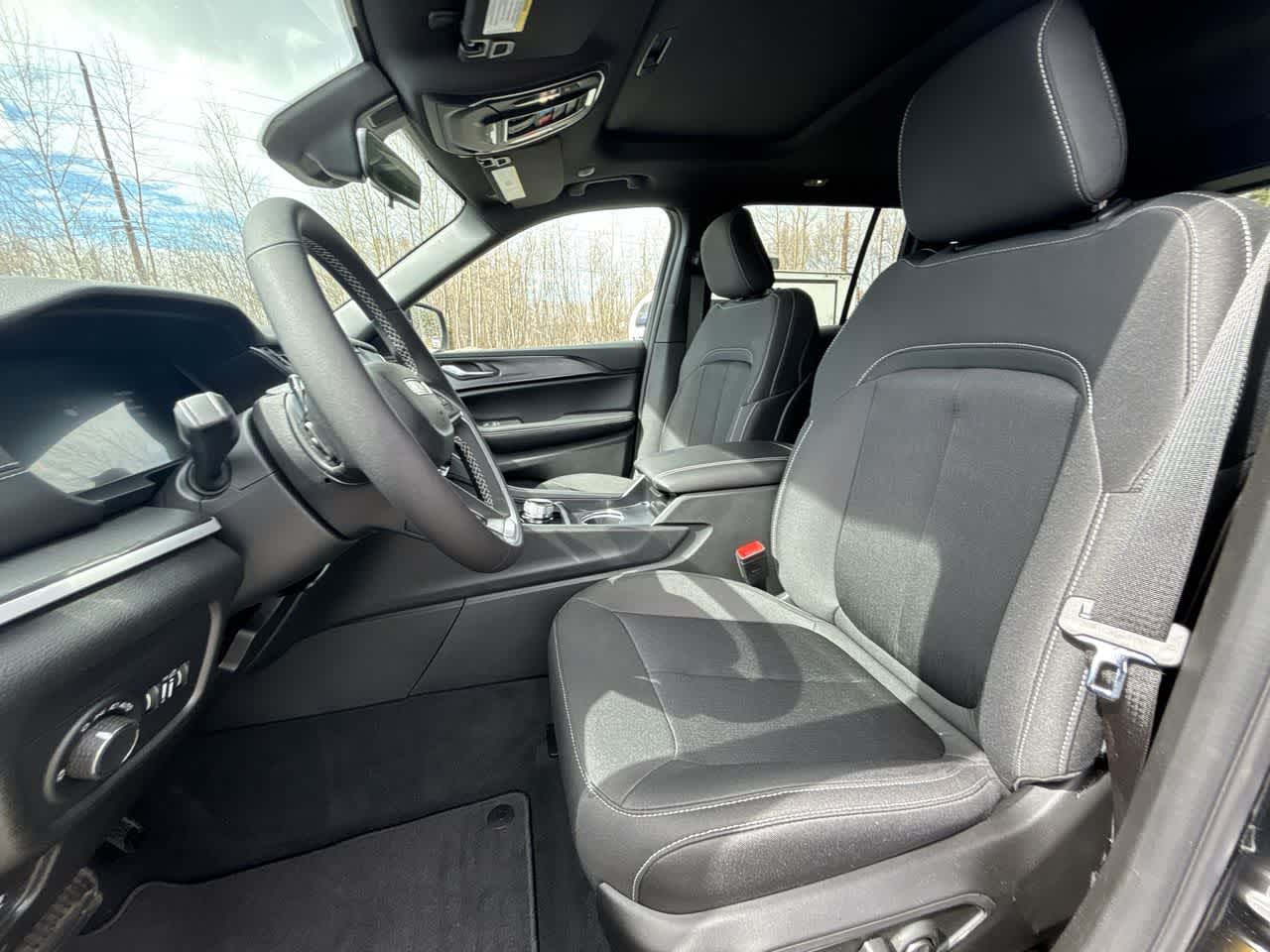 Thumbnail: 2026 Jeep Grand Cherokee - 23