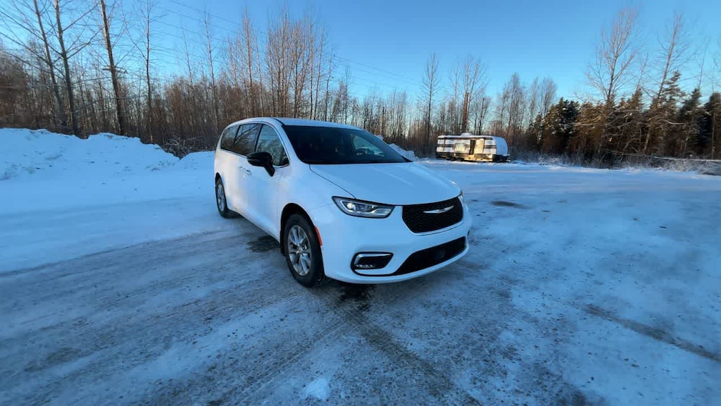 New 2026 Chrysler Pacifica SELECT AWD Passenger Van