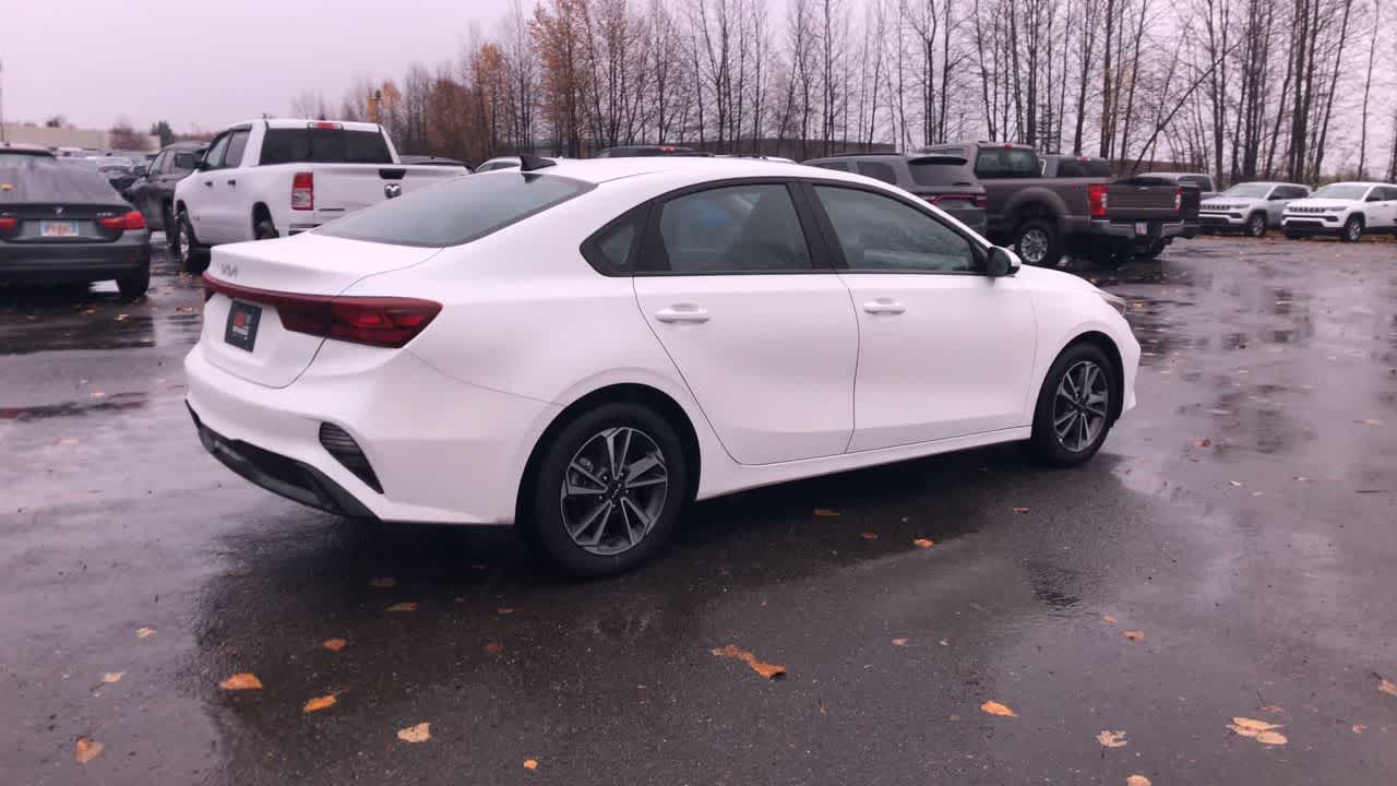 Thumbnail: 2024 Kia Forte - 14