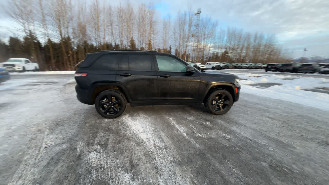 Thumbnail: 2024 Jeep Grand Cherokee - 16