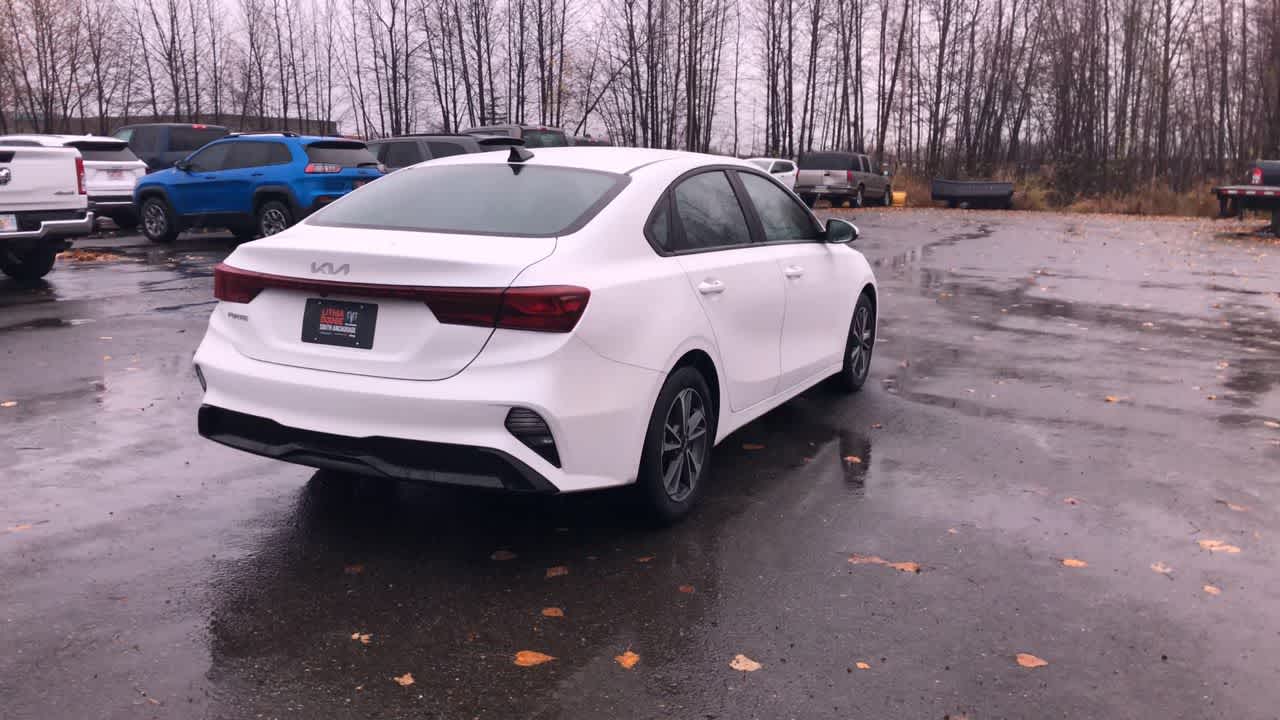 Thumbnail: 2024 Kia Forte - 13