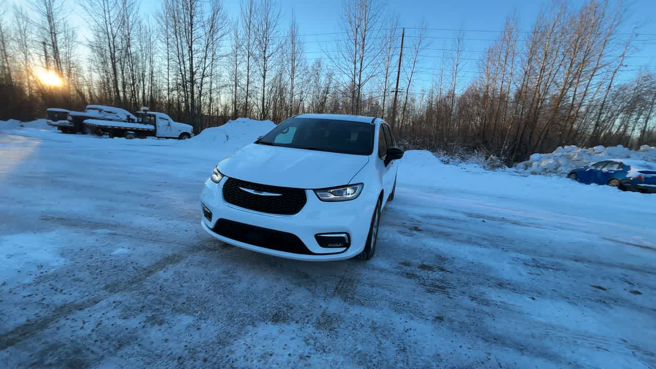 Thumbnail: 2026 Chrysler Pacifica - 5