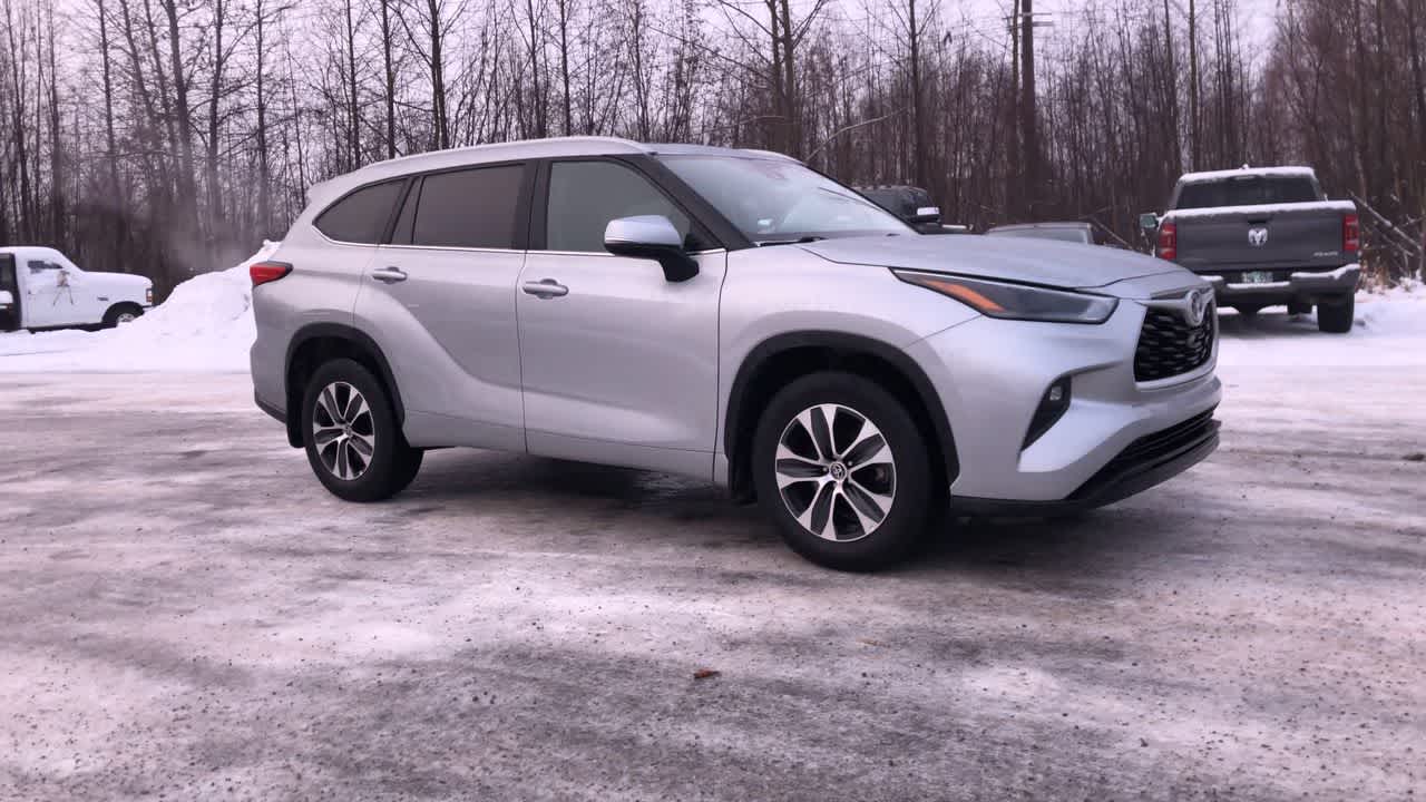 Thumbnail: 2023 Toyota Highlander - 9