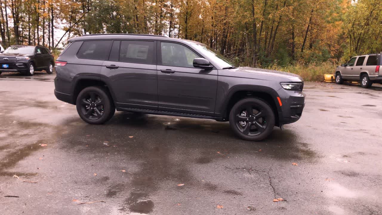 Thumbnail: 2025 Jeep Grand Cherokee - 17