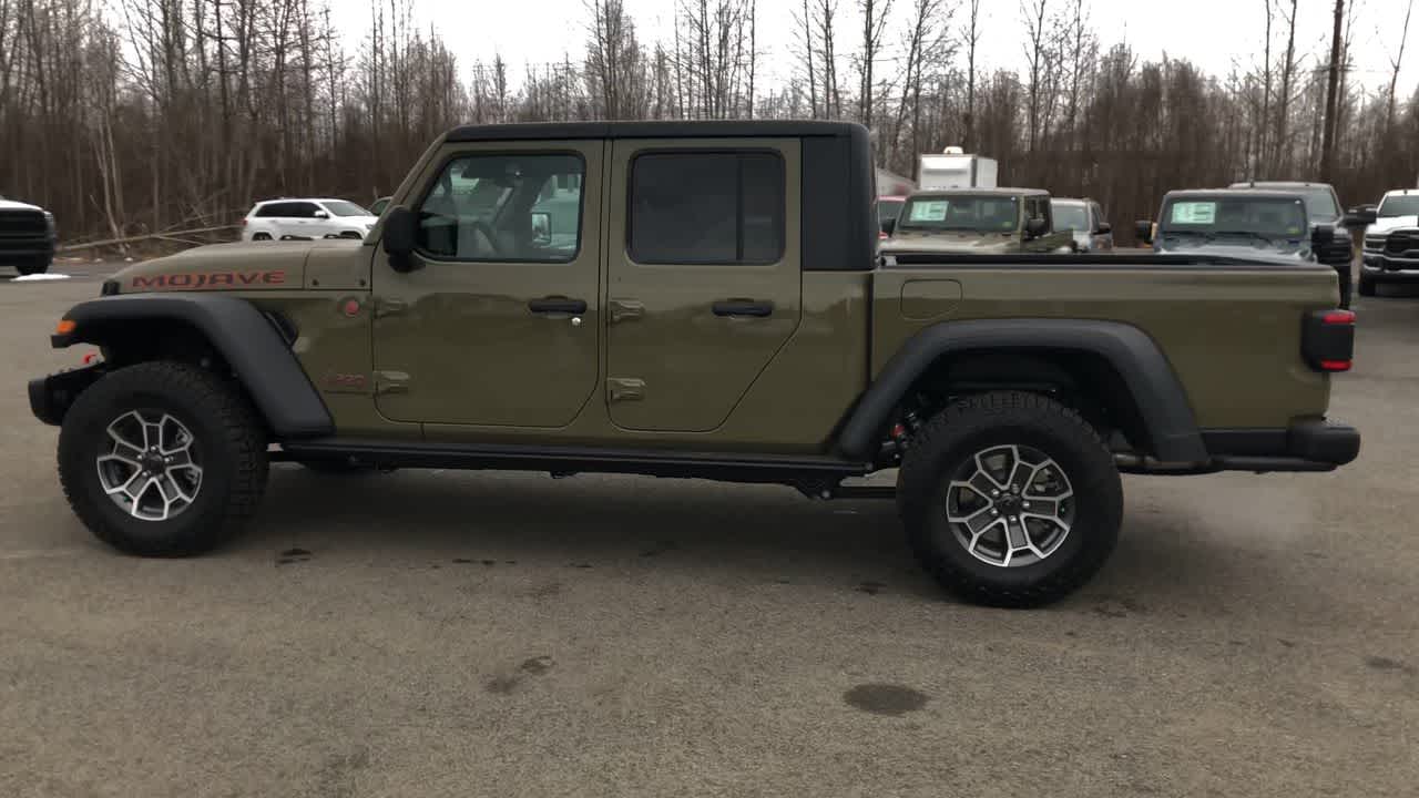 Thumbnail: 2025 Jeep Gladiator - 8